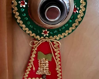 Enfeites de maçaneta de porta de feltro feitos à mão — festivos e brilhantes