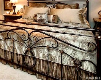 King Duvet cover, bed skirt and 2 pillow shams - Eastern Accents bedding - Marbella Collection