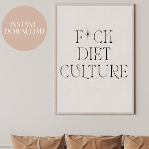 Könnte beinhalten: Ein gerahmter Druck mit dem Text "F*CK DIET CULTURE" in schwarzen Buchstaben auf weißem Hintergrund.