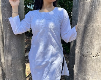 Túnica caftán-kurta de algodón blanco con botones de apertura frontal