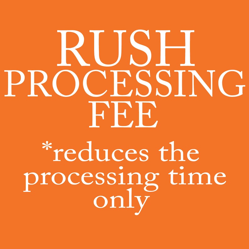 Może przedstawiać: Pomarańczowe tło z białym tekstem, kt&oacute;ry brzmi &bdquo;RUSH PROCESSING FEE&rdquo;. Poniżej gwiazdka i słowa &bdquo;skraca tylko czas przetwarzania&rdquo;.