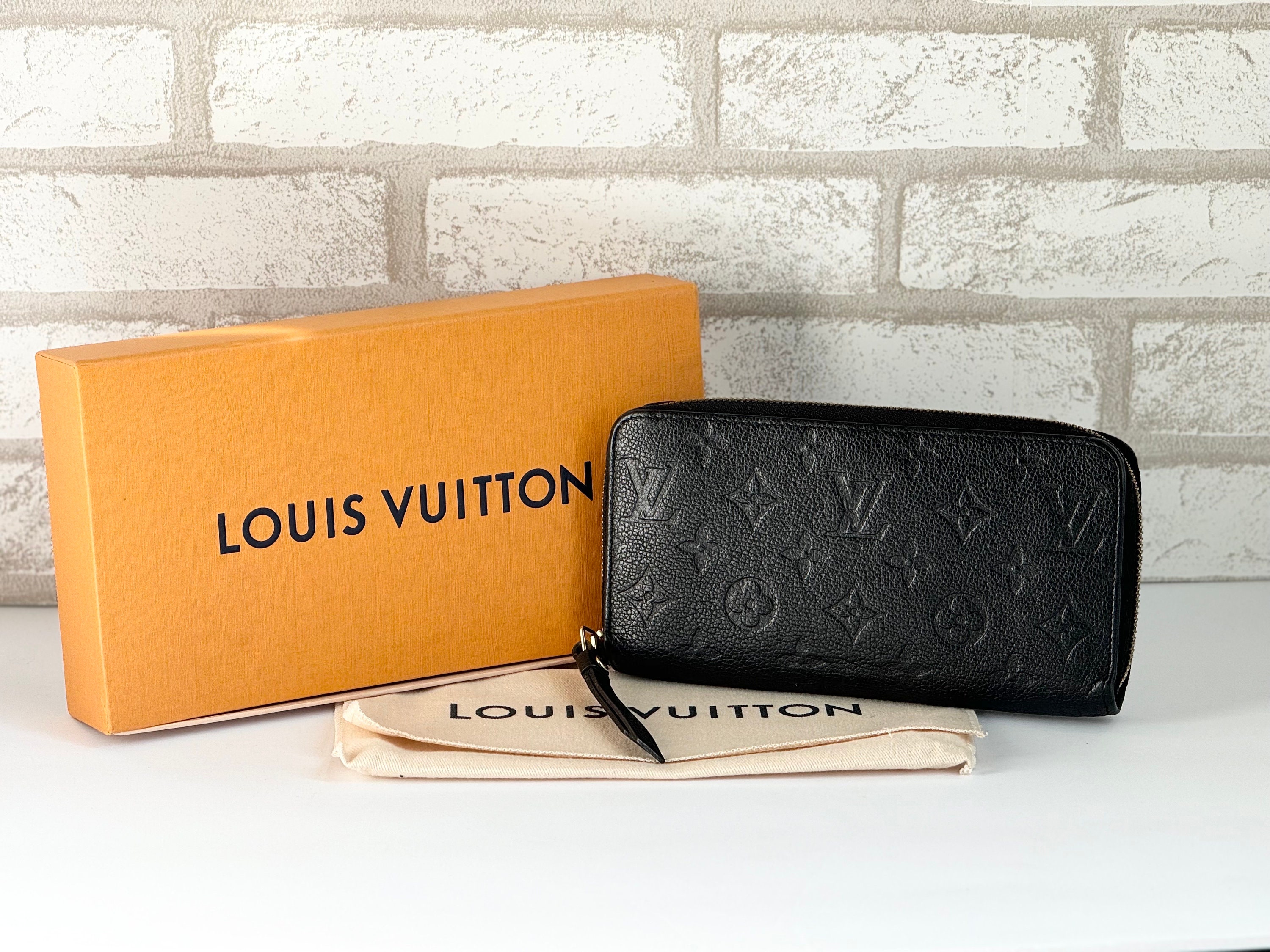 Louis Vuitton LV Vintage Men's Taiga Leather Wallet Green