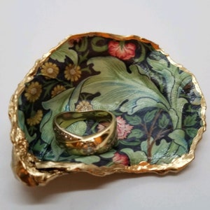 Leafy William Morris Oyster Shell Design - Cape Cod Bay Shells -Trinket or Ring Dish - Oyster Shell Art - Gift Boxed - Coastal Accent Gift