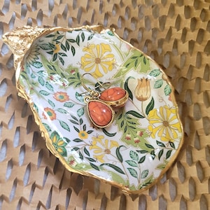 William Morris Floral design Oyster Shell Art Shell Ornament Shell Ring Dish Perfect Hostess Gift or Housewarming Gift for New Home Owners