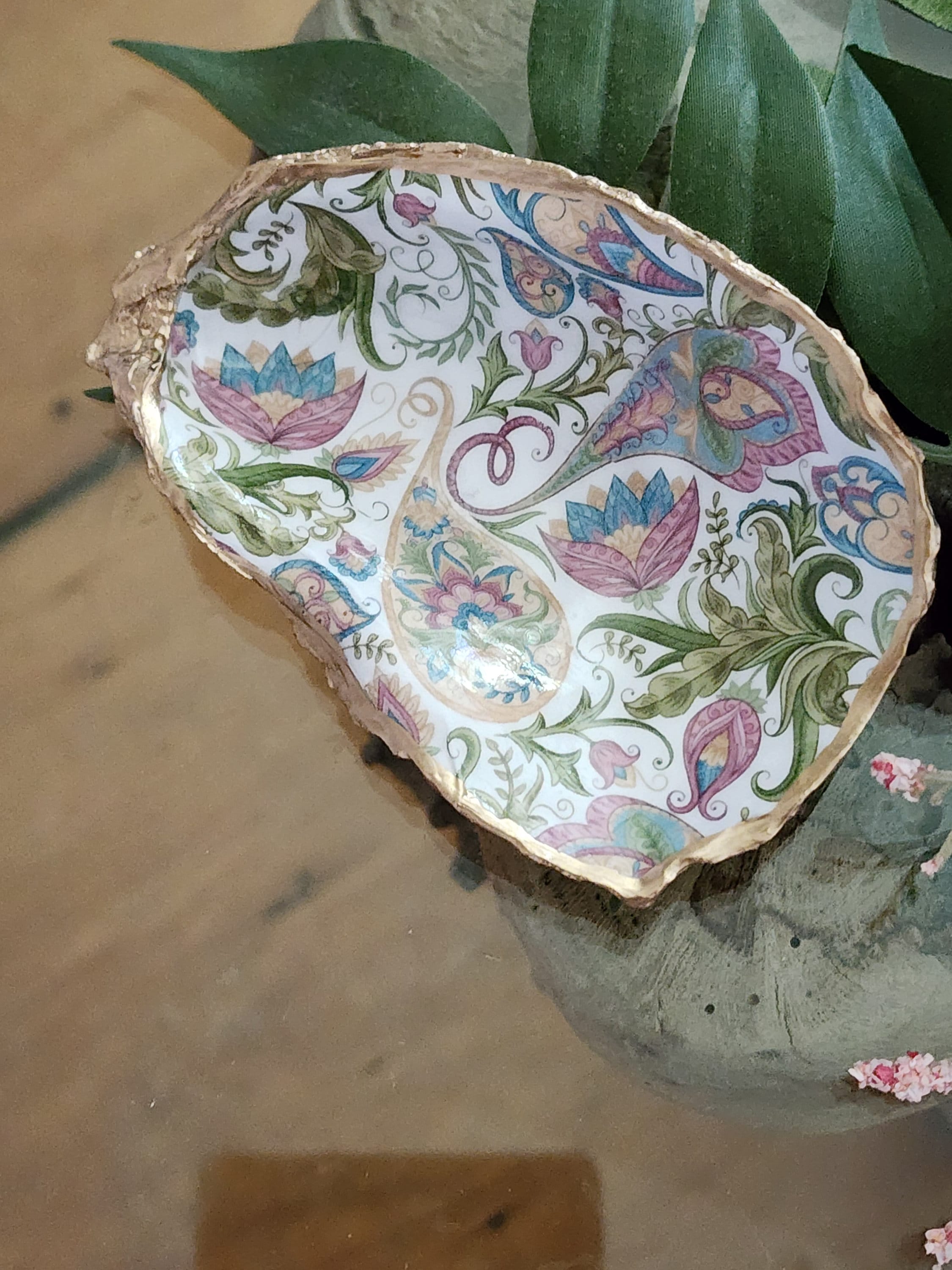 Paisley Pattern Shell Paisley Oyster Shell Ring Dish: Gold Leaf Edges, Shell Ring Dish ...