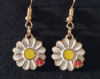 White daisy earrings | Earrings with ladybird | Flower earrings | Cute earrings | Gifts for her | Handmade earrings