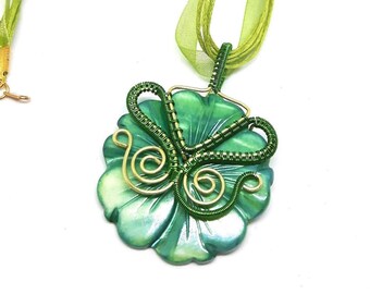 "Water flower" necklace in woven copper