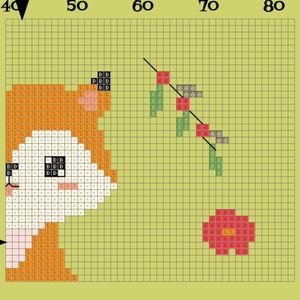 Op de afbeelding: Een pixel art ontwerp van een bruin en wit dier met een rode bloem en groene bladeren. Het dier heeft een zwarte neus en ogen. Het ontwerp is op een groene achtergrond.