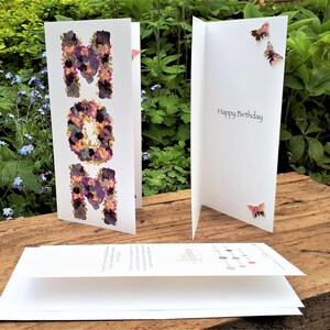 Carte d'anniversaire de maman, impression de fleurs pressées