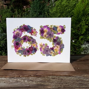 Carte personnalisée 65e anniversaire, impression fleurs pressées