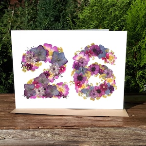 Carte personnalisée numéro 26, impression fleurs pressées