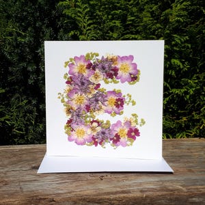 Carte alphabet lettre E, carte personnalisée, impression de fleurs pressées, carte vierge