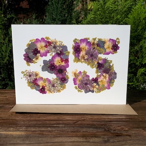 Carte personnalisée numéro 35, impression fleurs pressées