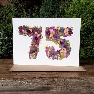 Carte personnalisée 75e anniversaire, impression fleurs pressées