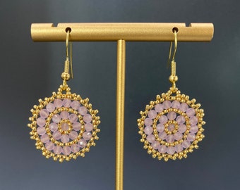 Handgemachte Ohrringe im Boho-Style, rosa mit gold