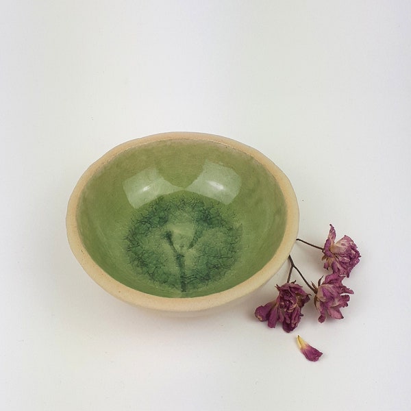 Ceramic bowl in craquelier green, small ceramic bowl, handmade jewelry bowl as a souvenir, birthday gift