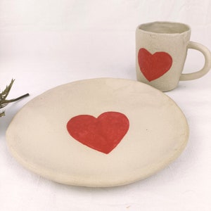 Keramik Tasse und Teller mit Herz Kindergeschirr personalisiert Bild 1