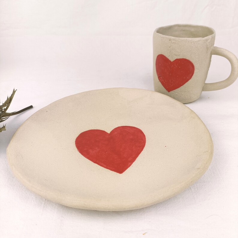 Keramik Tasse und Teller mit Herz Kindergeschirr personalisiert Bild 1