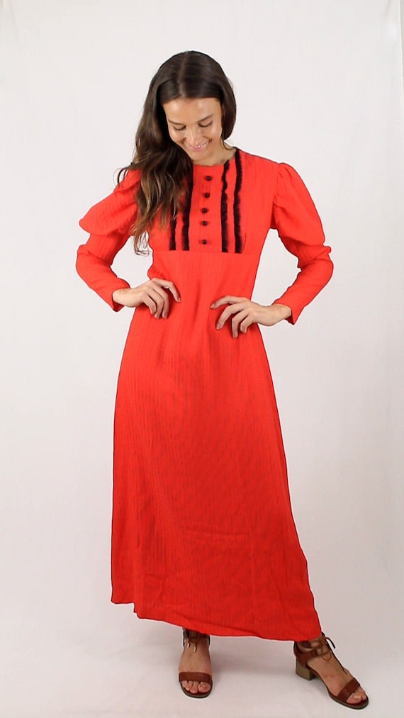 Bright orange red puffy Victorian puffy mutton sle