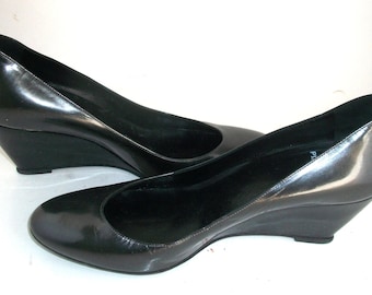 Vtg Pierre Hardy Paris Understated Gunmetal & Black Patent Wedge-Heel Pumps 37.5M 7.5M (960USD)