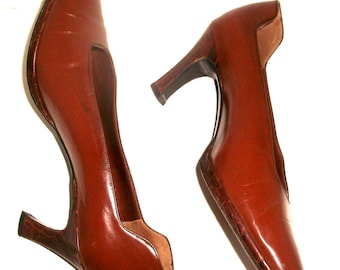 Vtg Prevata Italy Caramel Leather Square-Toe Pumps w Croc-Embossed Detail 8.5M EUC