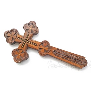 Exklusives handgefertigtes geschnitztes Holzwandkreuz. Wandkreuz #17-3