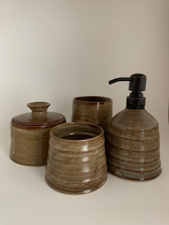 Clay pottery bathroom accessories for storage