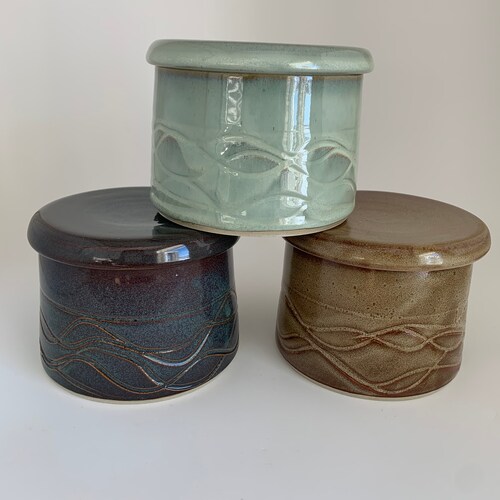 Beurrier français, Garde-beurre, Cruche de beurre, Prêt à expédier, Fait main, Tourné en grès, Céramique, Poterie