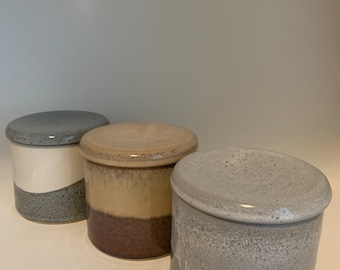 Burriera in ceramica francese fatta a mano, contenitore
