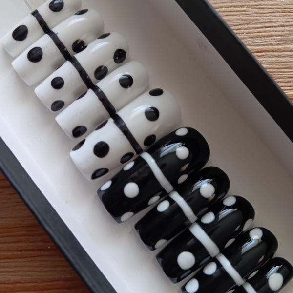 Dominos 2-Toned Press On Nails Set