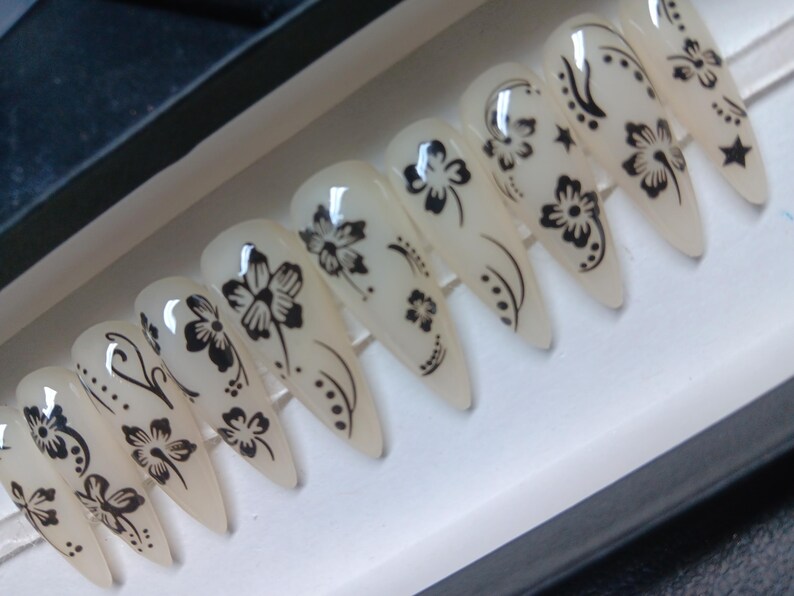 Black Hibiscus Flower Press on Nails Set - Etsy