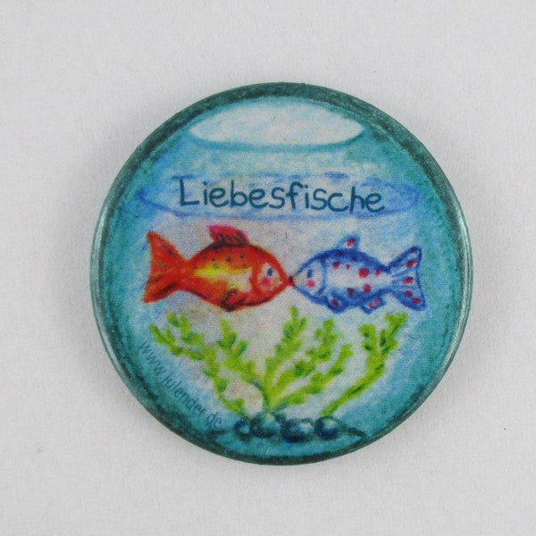 Magnetbutton - "Liebesfische", runder Kühlschrankmagnet, 3,5 x 3,5 cm, küssende Fische, Aquarium, Buntstifttechnik, Liebespaar, Geschenk