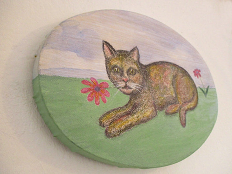 Cat in the garden original on canvas acrylic, 30 x 20 cm, oval picture, unique, garden picture, cat motif, stub tiger, mixed media, flower image 3