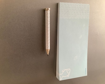 Magnetic notepad + pen with magnet as a set - "Sea, white", pad: 50 sheets, 6.5 x 14.8 cm, pencil approx. 8 cm, refrigerator magnet