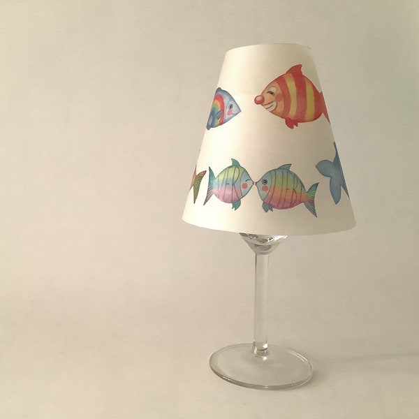 Weinglas-Lampenschirm "Komische Fische", handgemacht, festes Transparentpapier, Wohndekor, maritime Tischdeko, Kerzenschein, Digitaldruck