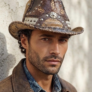 Chapeau en cuir fait main, chapeau fedora en patchwork à motif reptile, style festival steampunk