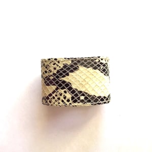 Manchetarmband,polsband,armband leder met slangenprint,hippie,steampunk,biker