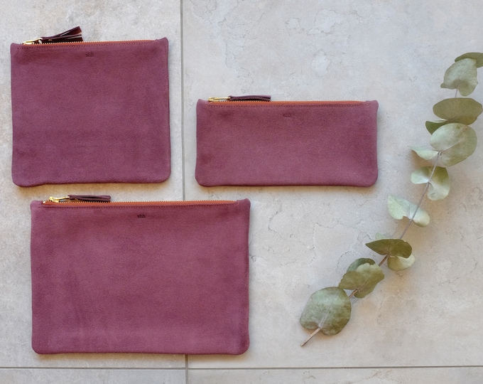 Suede pouch with zipper, wine