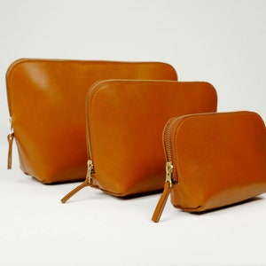 Cosmetic Bags, drei Größen mit Zipper, echt Leder, Farbe Cognac
