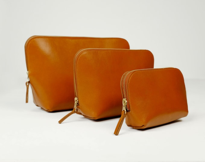 Cosmetic bags, three sizes with zipper, genuine leather, color cognac