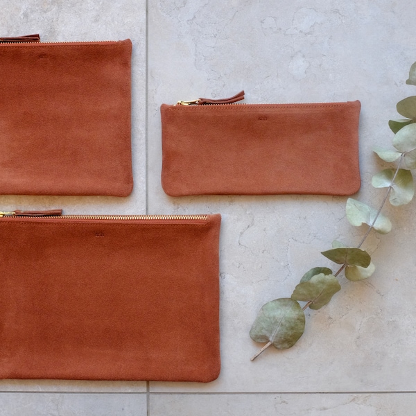 Suede pouch with zipper, cognac