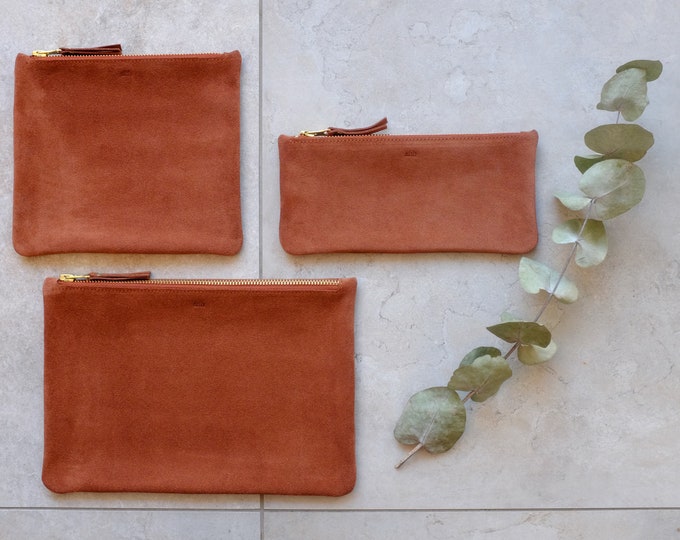 Suede pouch with zipper, cognac