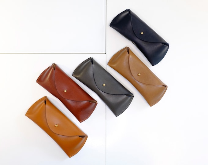Glasses case made of vegetable-tanned cowhide