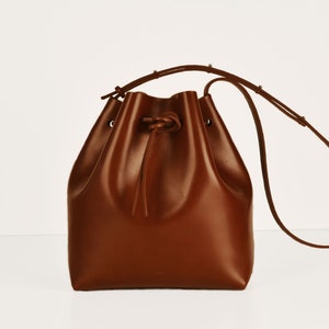 Classic bucket bag, genuine leather, chestnut image 1