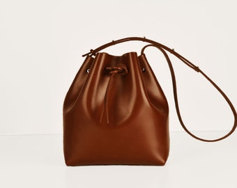 Classic bucket bag, genuine leather, chestnut