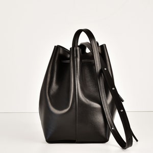 Classic Bucket Bag, echt Leder, Schwarz Bild 4