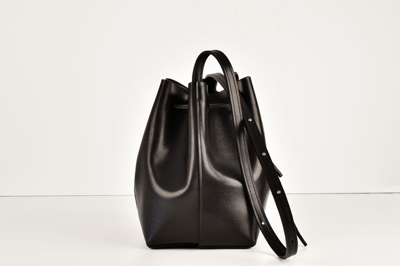 Classic Bucket Bag, echt Leder, Schwarz Bild 4