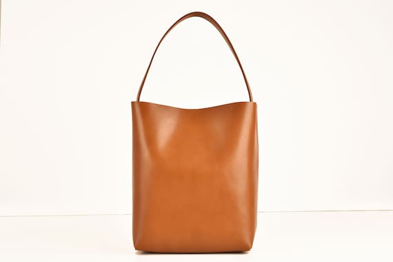 Square bucket bag in cognac genuine leather