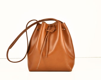 Classic Bucket Bag, echt Leder, Cognac