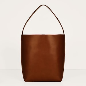 Square Bucket Bag in Chestnut, echt Leder